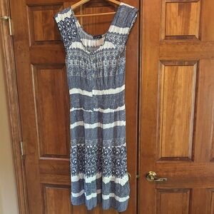 Chic Gray and Cream Lace Midi Dress